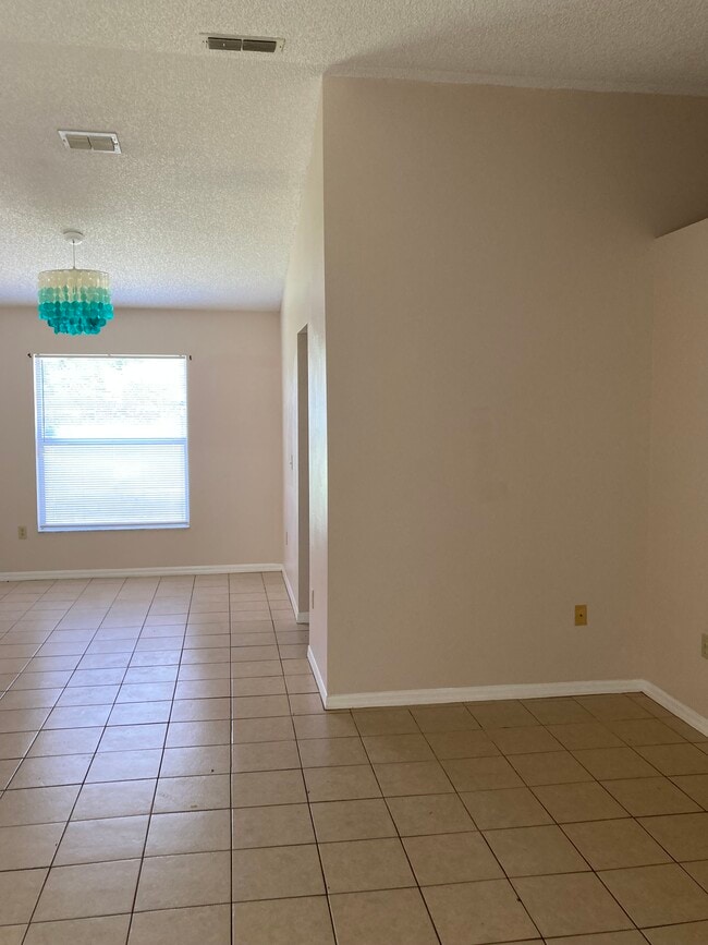 Building Photo - 867 Lake Jackson Cir