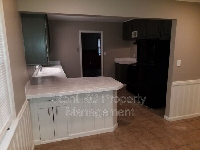 Building Photo - 4608 Ridgeway Ave