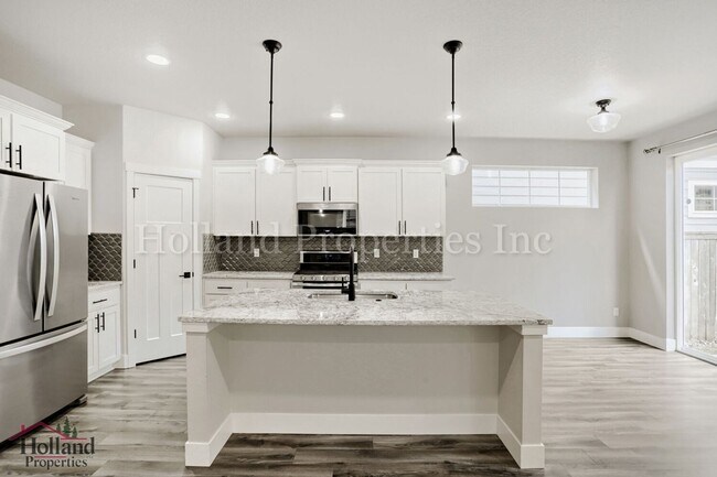 Building Photo - Spacious 3-Bedroom Home with Bonus Room in Desirable South Hillsboro! - Landscaping Included