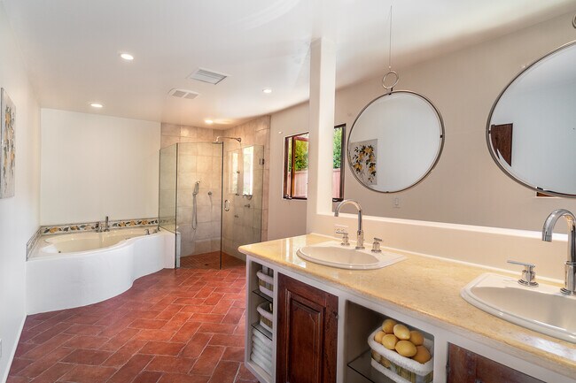 Building Photo - 937 Camino Viejo Rd