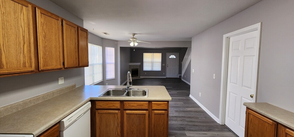 Building Photo - 821 Plantation Dr