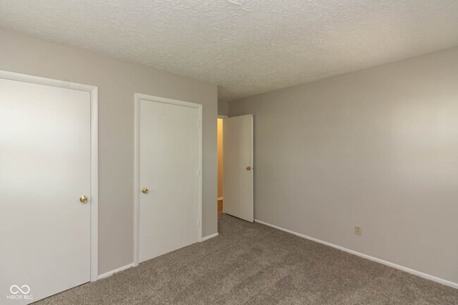Building Photo - 9 Greenbriar Ln