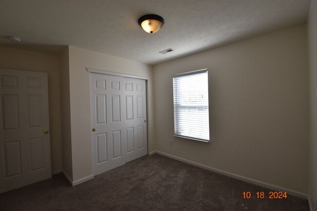 Building Photo - Three Bedroom Home in Greenfield