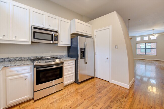 Building Photo - 11315 S Main St