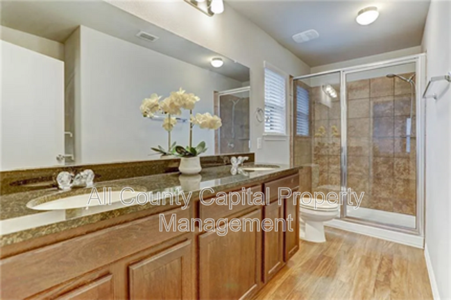 Building Photo - 424 Wapiti Rd
