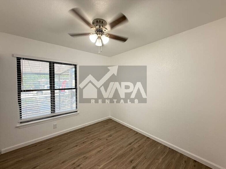 Building Photo - 943 Weizmann St