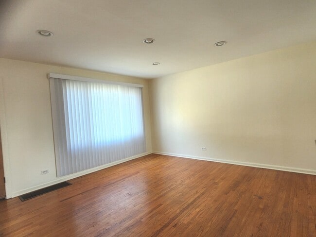 Building Photo - 431 Oak St