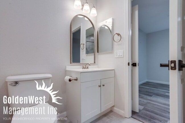 Building Photo - Stunning Two-Story 2Bdm 2.5Ba Townhome in ...