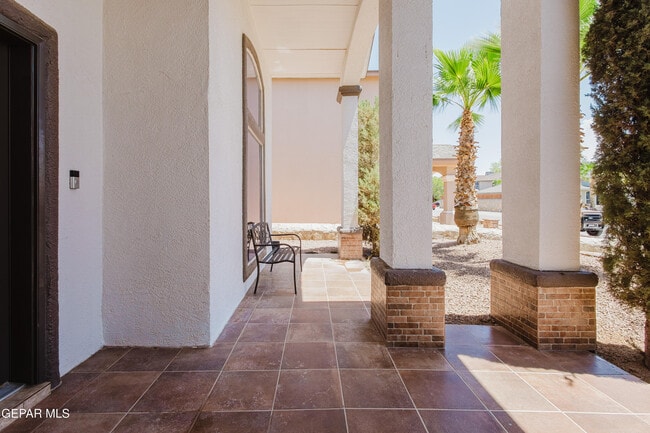 Building Photo - 3733 Tierra Campa Dr
