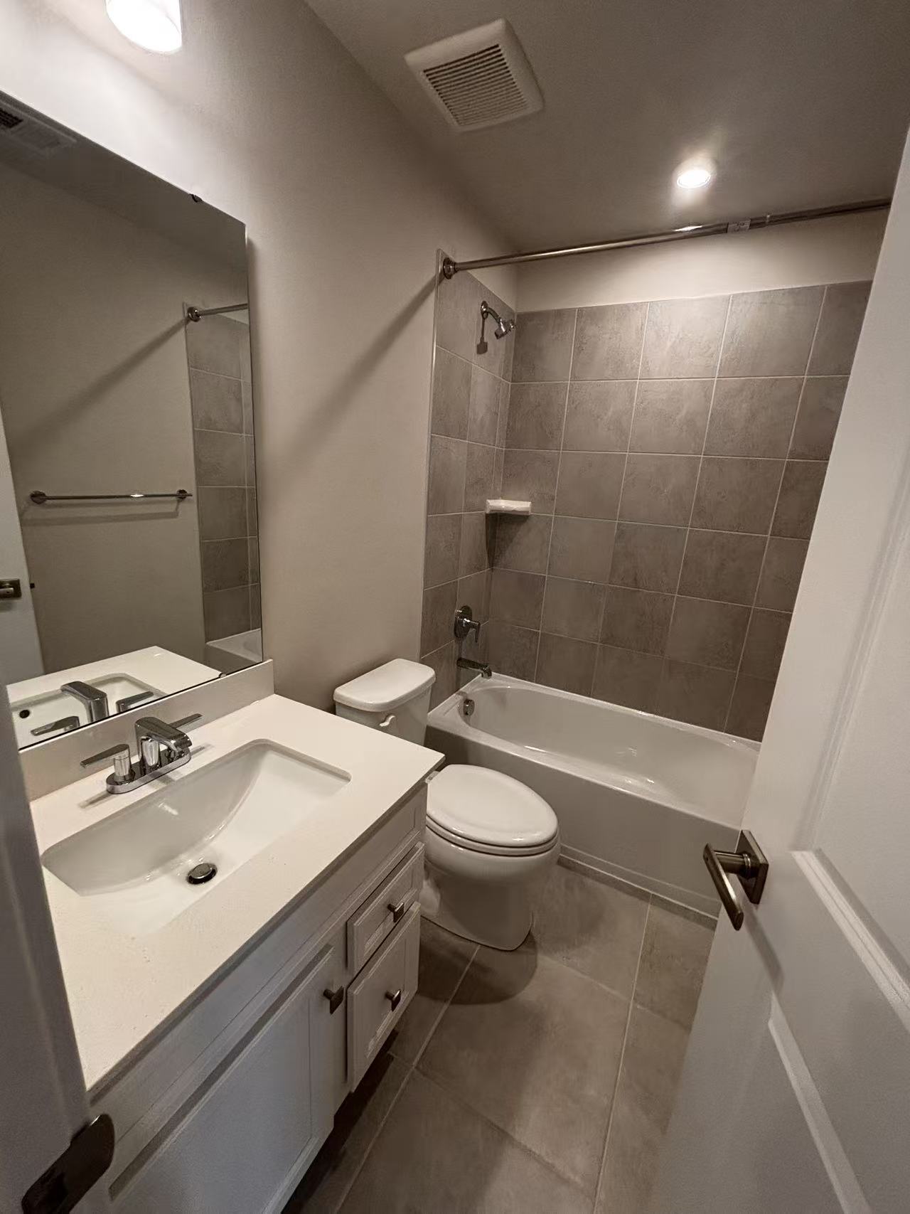 Building Photo - 735 Rosemary Way