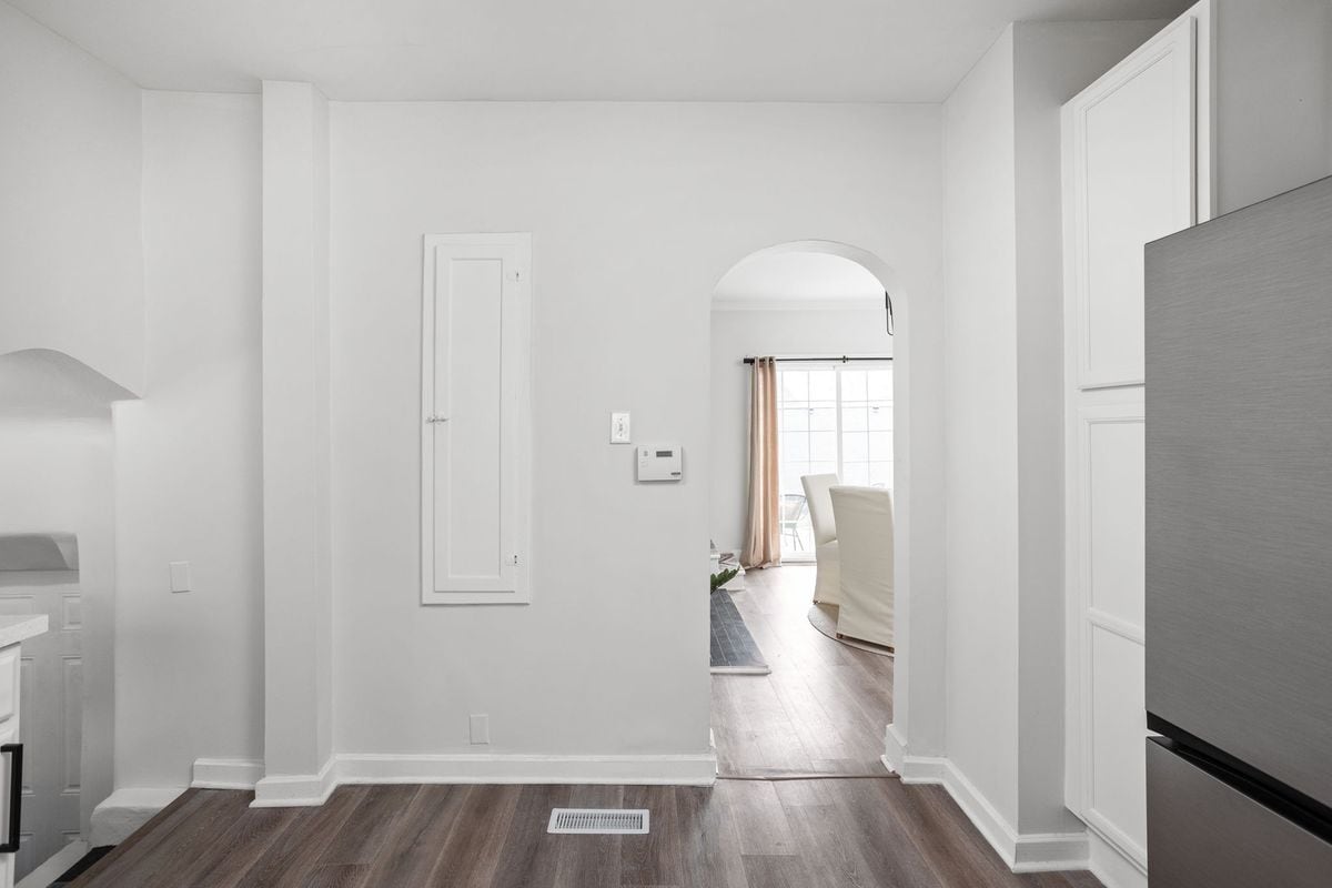 Building Photo - 4001 Broadway St