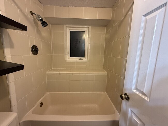 Building Photo - 7012 Bernadine St