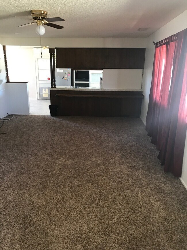 Building Photo - COUNTRY LIVING 2 BEDROOM HOME IN APPLE VALLEY