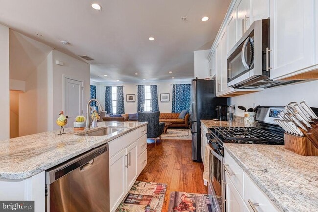 Building Photo - 10 Manchester Dr