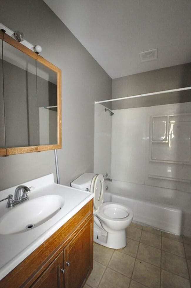 Building Photo - 506-530 Main St