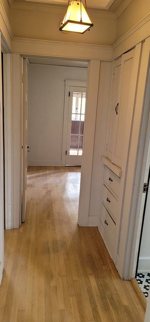 Building Photo - Glendale Awaits You