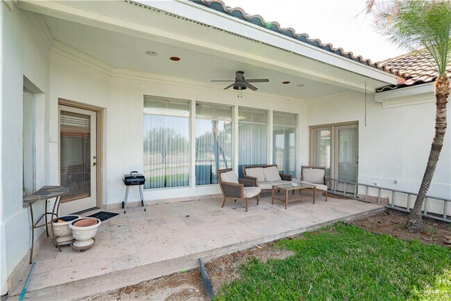 Building Photo - 23 Red River Dr