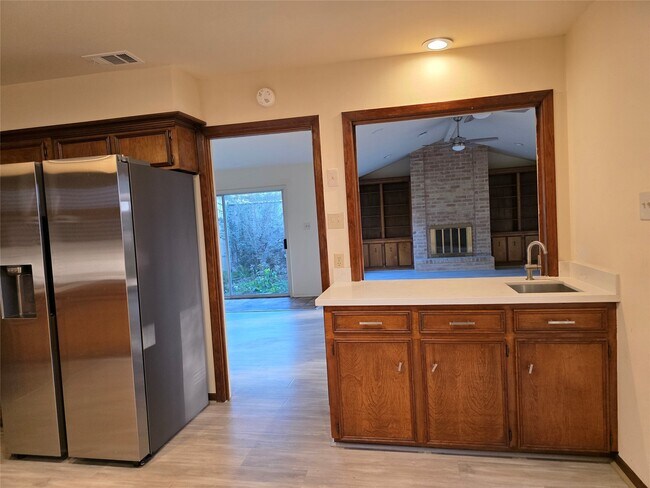 Building Photo - 406 Fox Briar Ln