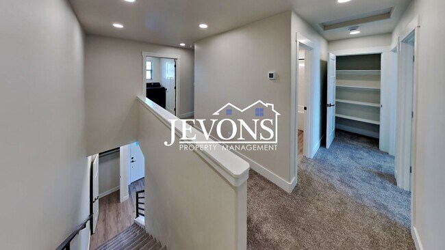 Building Photo - 413 S 97th Ave