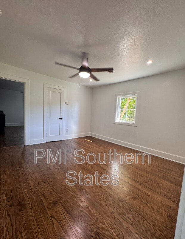 Building Photo - 304 N Leach St