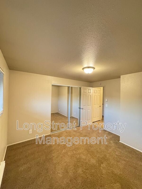 Building Photo - 970 NW Garfield Ave