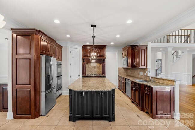 Building Photo - 334 Stonecliff Ln