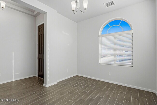 Building Photo - 12869 Clevedon St