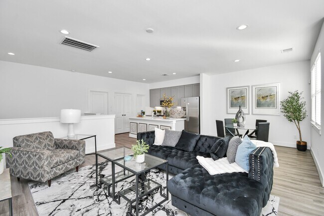 Building Photo - 9005 Laverne Oak Ln