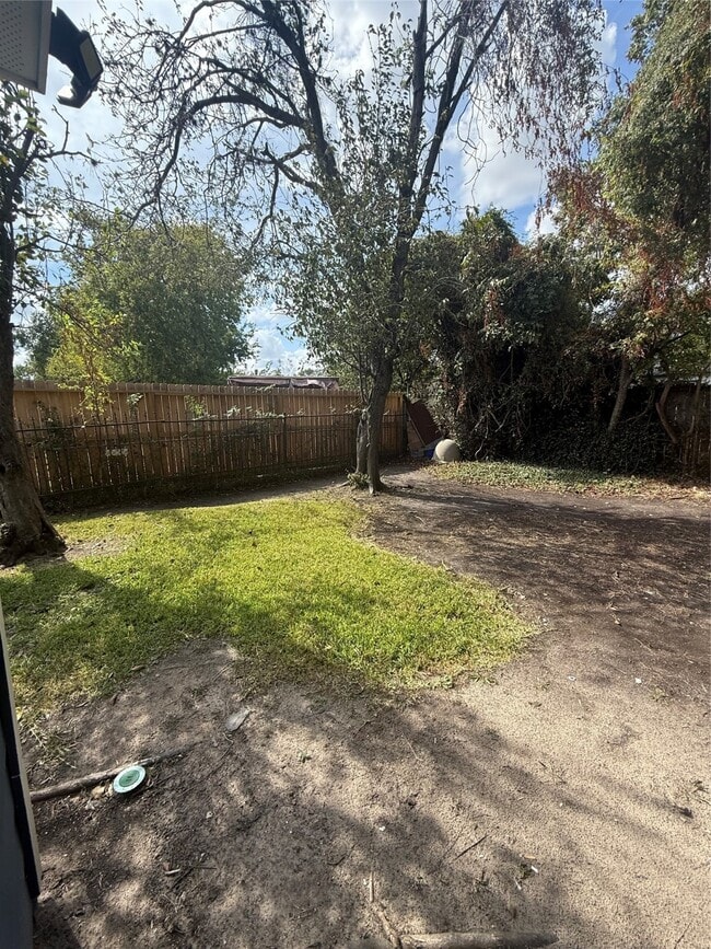 Building Photo - 6712 Eastwood St