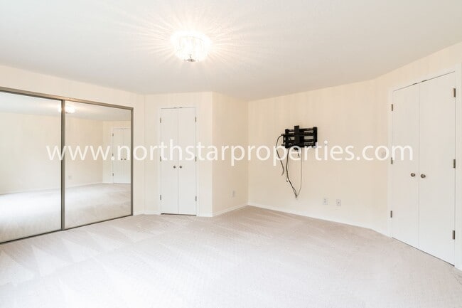 Building Photo - Impeccable Multnomah Village Bungalow