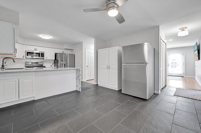 Building Photo - 41705 Broquet Dr