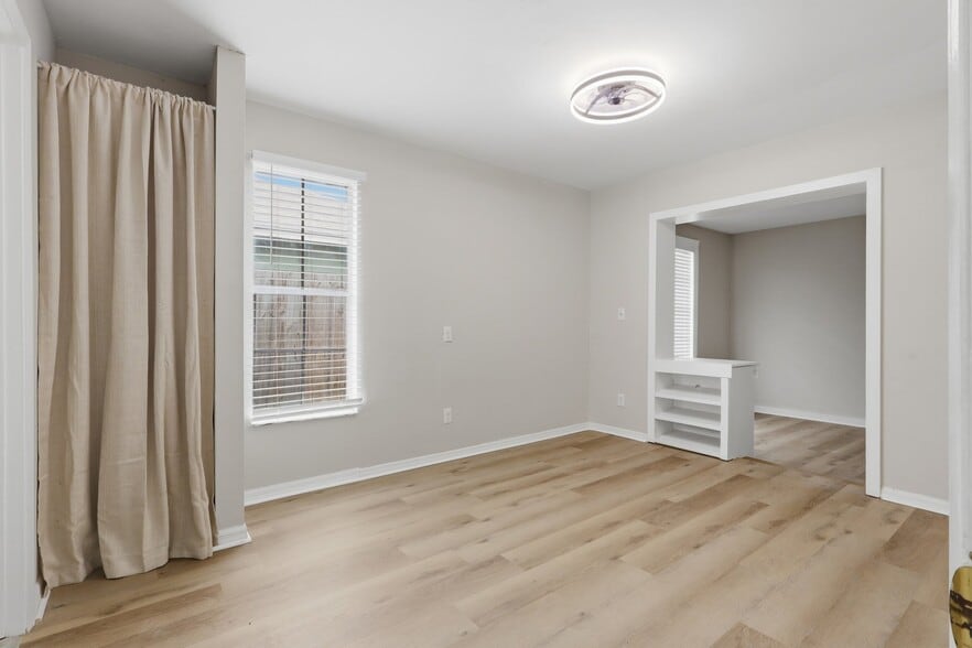 Building Photo - 3751 Mackenzie Ct