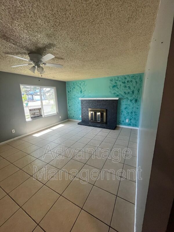 Building Photo - 218 W 205 N