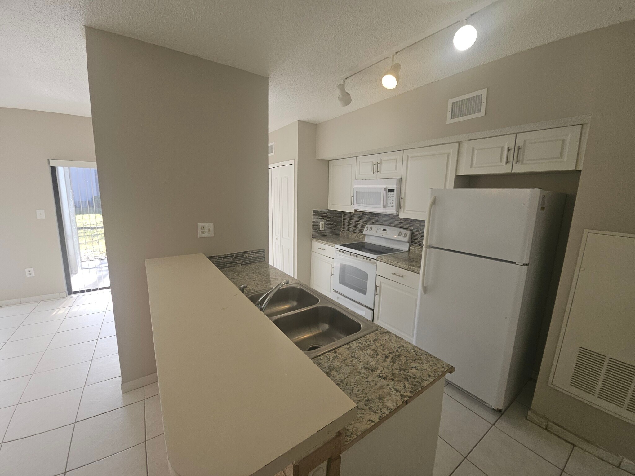 Building Photo - 4718 Chevy Pl