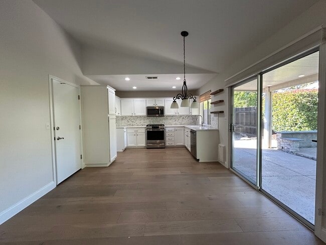 Building Photo - 248 Summer Grove Cir