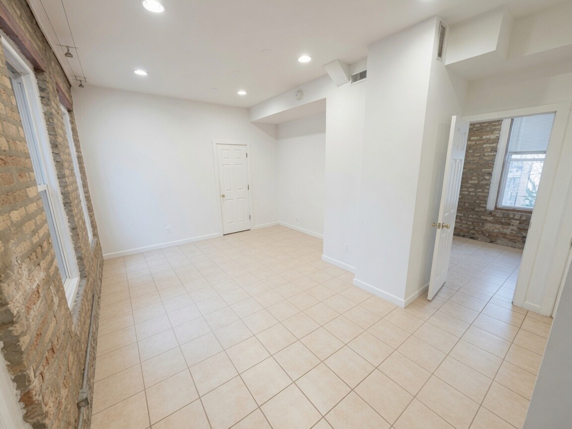 Building Photo - 1228 N Cleaver St