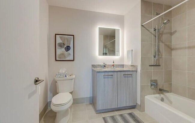 Building Photo - Highrise Condo in the Heart of Music City!