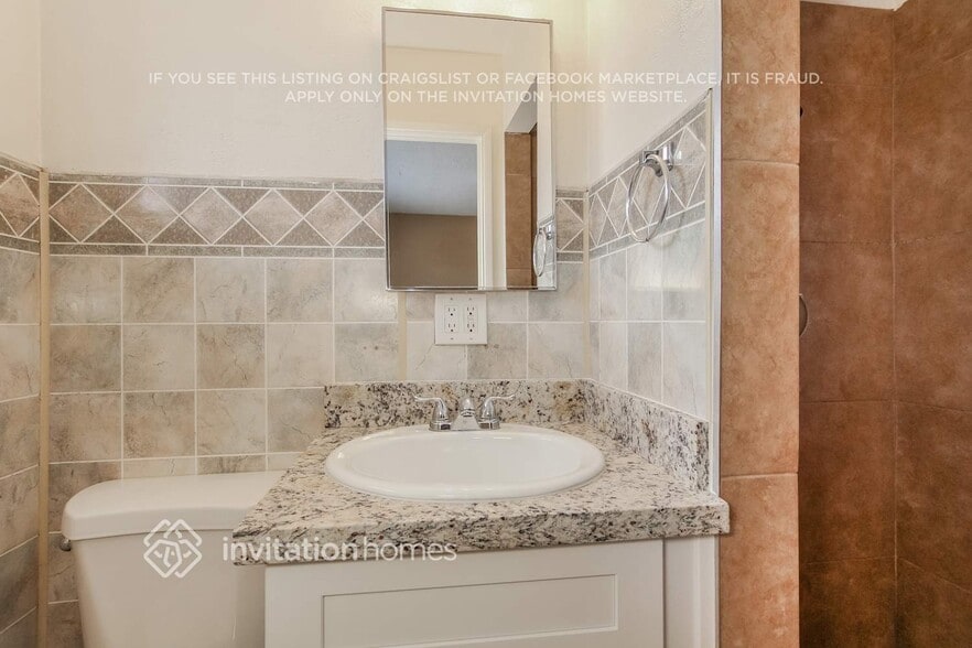 Building Photo - 3910 W Loma Ln