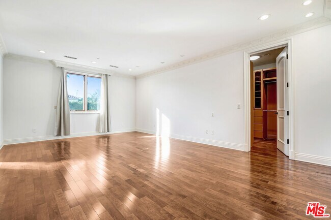 Building Photo - 219 S Willaman Dr