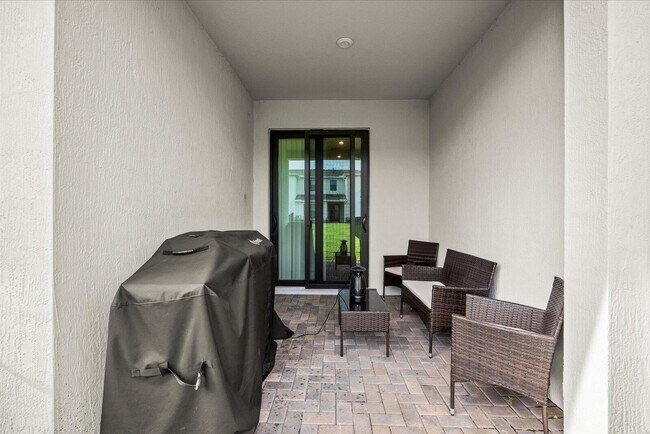 Building Photo - 14042 SW Thorens Dr