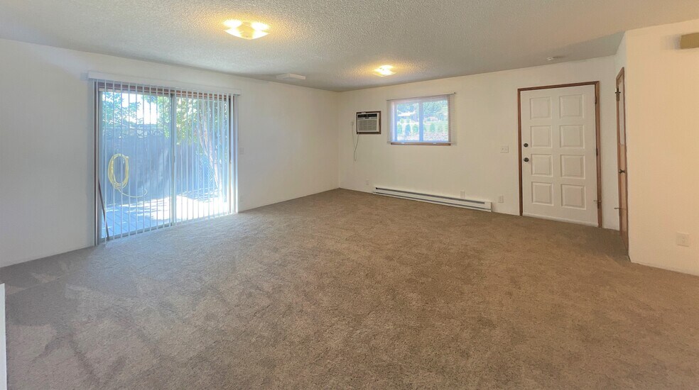 Building Photo - 703 Easy St