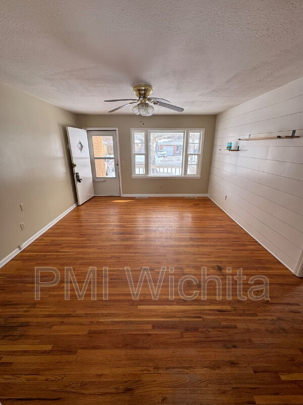 Building Photo - 3439 S Walnut St