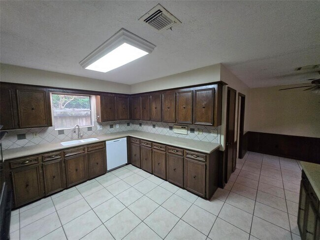 Building Photo - 4242 Honey Oaks Dr
