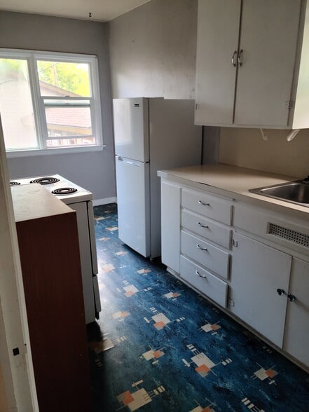 Building Photo - 345 S 9th Ave