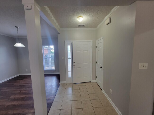 Building Photo - 554 Jackson St