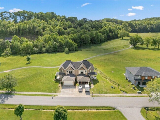 Building Photo - 200 Crooked Creek Dr