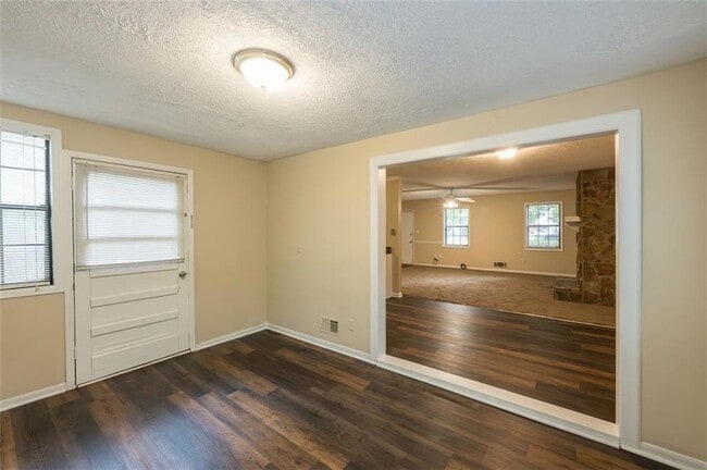 Building Photo - 3038 Courtney Dr