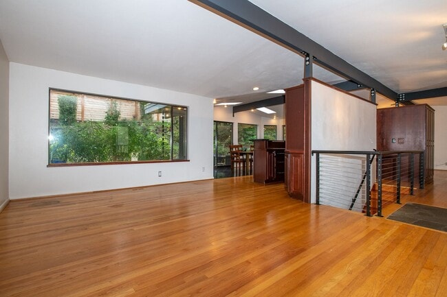 Building Photo - Magnolia 4 bedroom, 3 bathroom