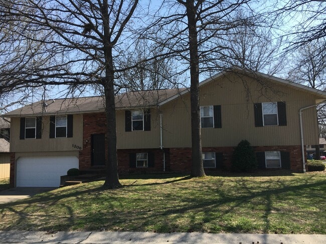 Building Photo - 1206 Woodbridge St