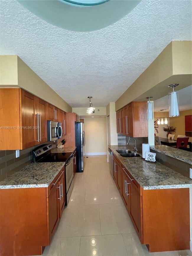 Building Photo - 19195 NE 36th Pl